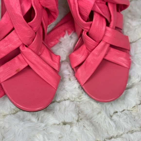 Tory Burch Pink Sandals with Elegant Straps - Picture 6 of 13